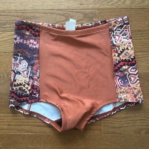 Onzie High Waisted Hot Yoga Shorts One Size